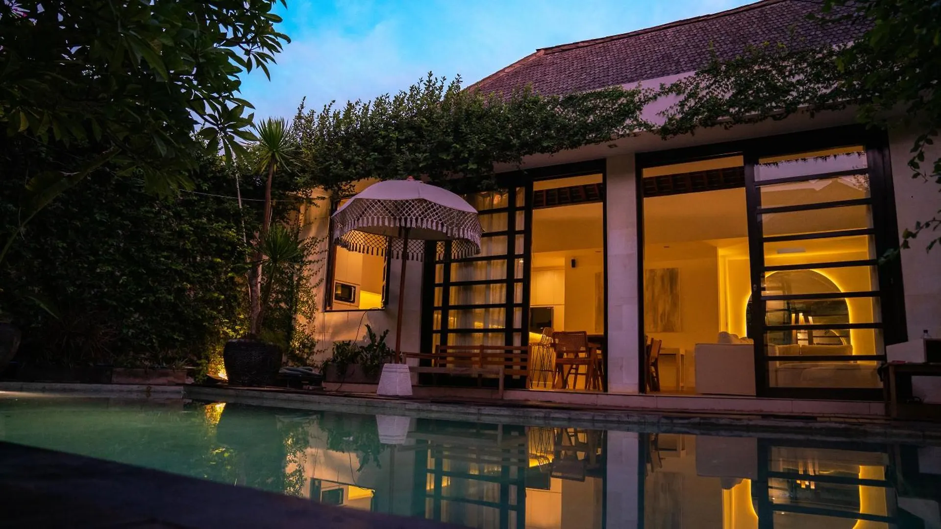 Villa Nata チャングー インドネシア